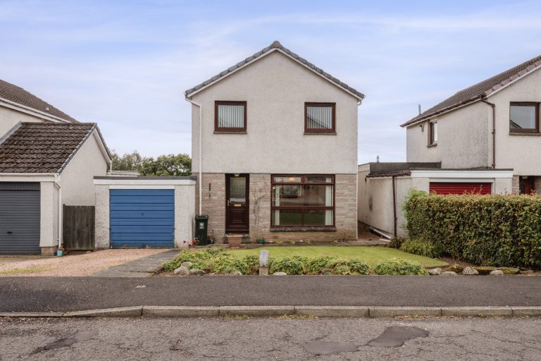 3 CLOVA AVENUE, BLAIRGOWRIE, PH10 6UQ