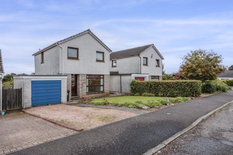 3 CLOVA AVENUE, BLAIRGOWRIE, PH10 6UQ
