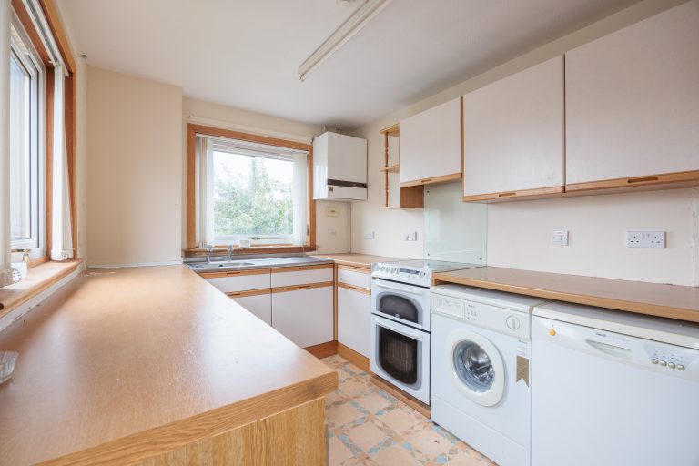 3 CLOVA AVENUE, BLAIRGOWRIE, PH10 6UQ